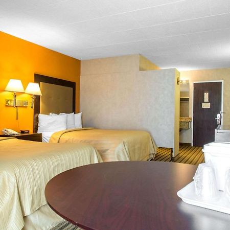 Quality Inn Windsor Locks Exterior foto
